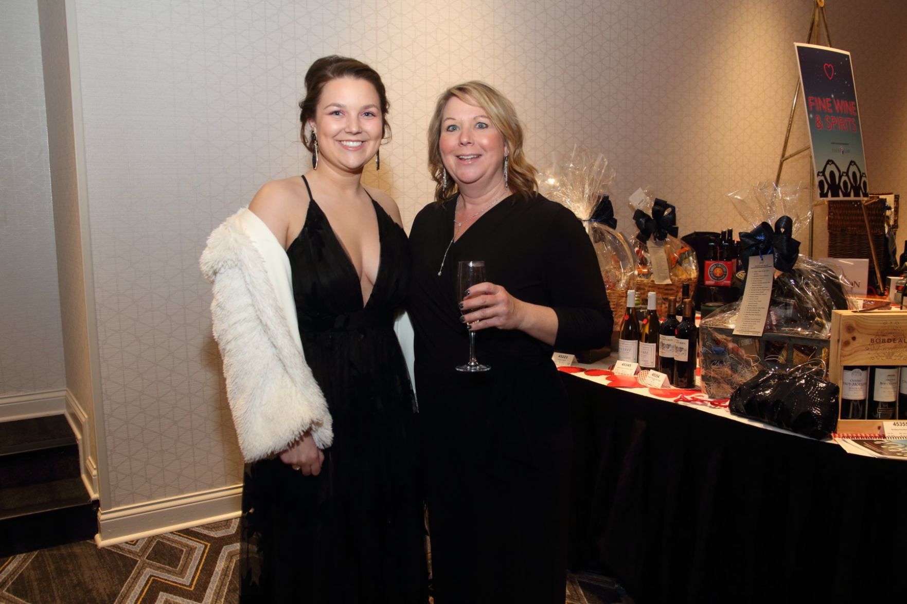 Hanna Johnson, Holly Johnson